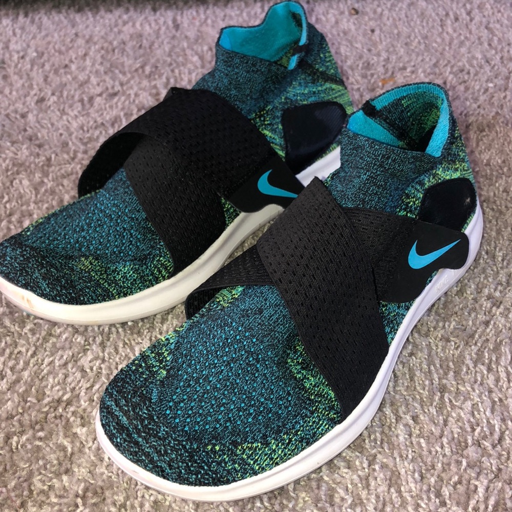 Men’s us 8.5 strap Nikes